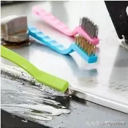 厨房油烟机大清洗，家里婆婆这样弄，几分钟油烟机锃光发亮