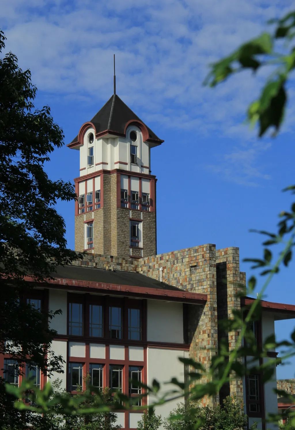 东软，青城山下最大的养老院型综合网吧