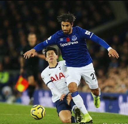 慎点铲球导致戈麦斯脚踝90度变形,戈麦斯断腿还能踢球吗