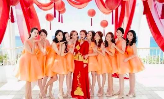 阿娇当伴娘的粉色伴娘礼服,阿娇粉色裙伴娘裙