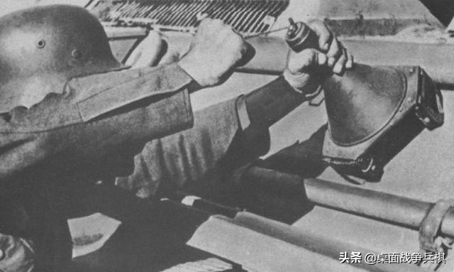 磁性反坦克手榴弹,德式反坦克手雷能炸日式坦克么