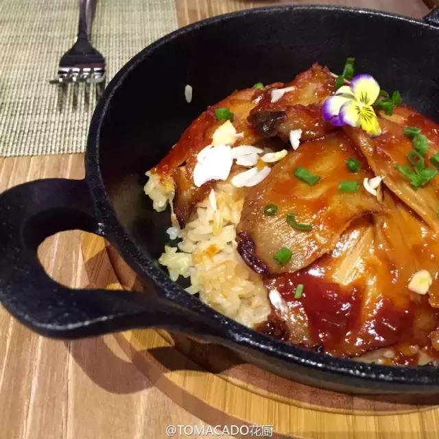 她在北京开了一家可以吃的花店，受众人追捧，还引来了李健