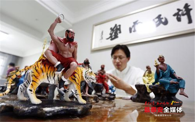 台湾客商慕名来*安泰**花6万元买了18个小面人