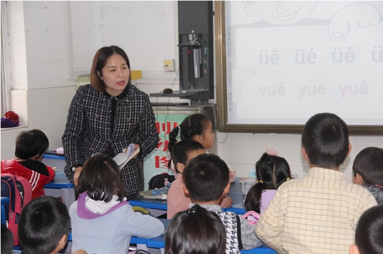 县教师发展中心视导检查曹庙小学教育教学工作