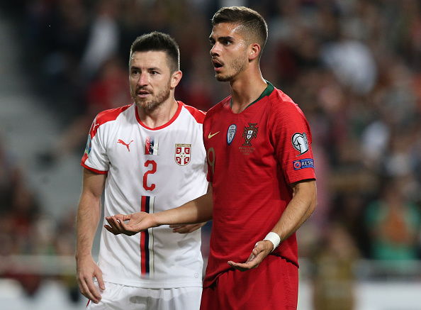 英雄永不熄灭英雄联盟,c罗一个时代的谢幕但传奇永存