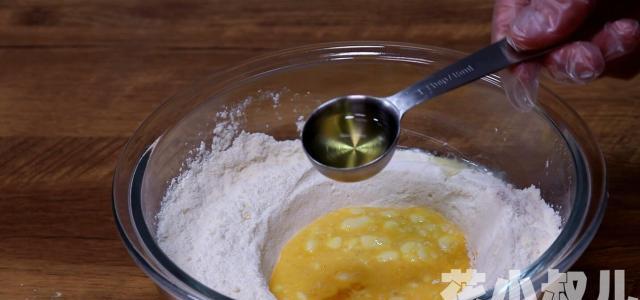 面粉绿豆饼的做法,平底锅做绿豆酥饼的做法