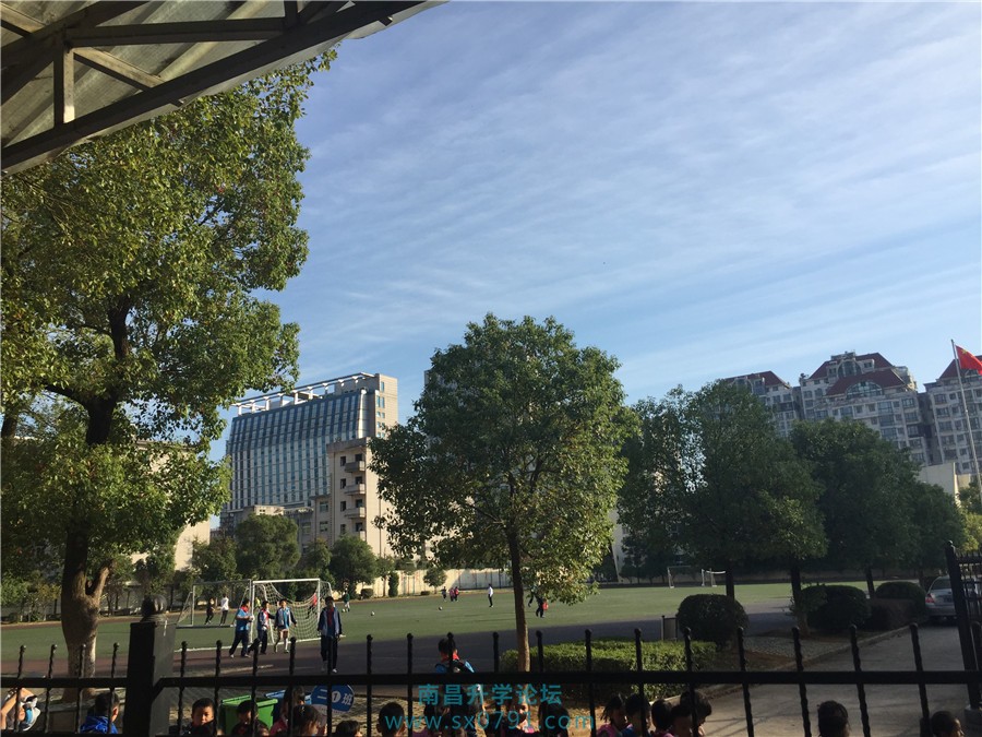 走进校园小学生们的笑容天真烂漫,走进南昌红谷滩新区实验学校