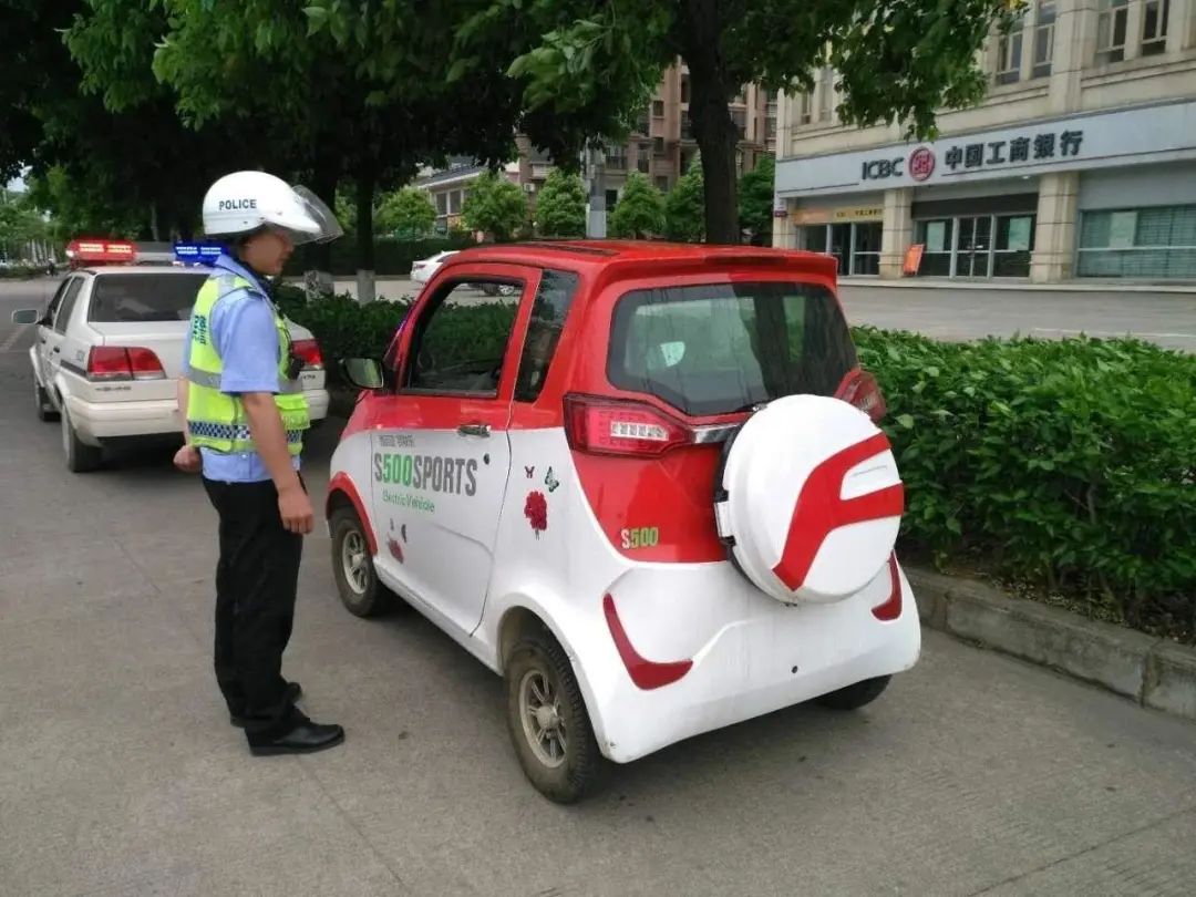 朋克美美、雷丁水果小火，「老头乐」车企转型“造车新势力”？