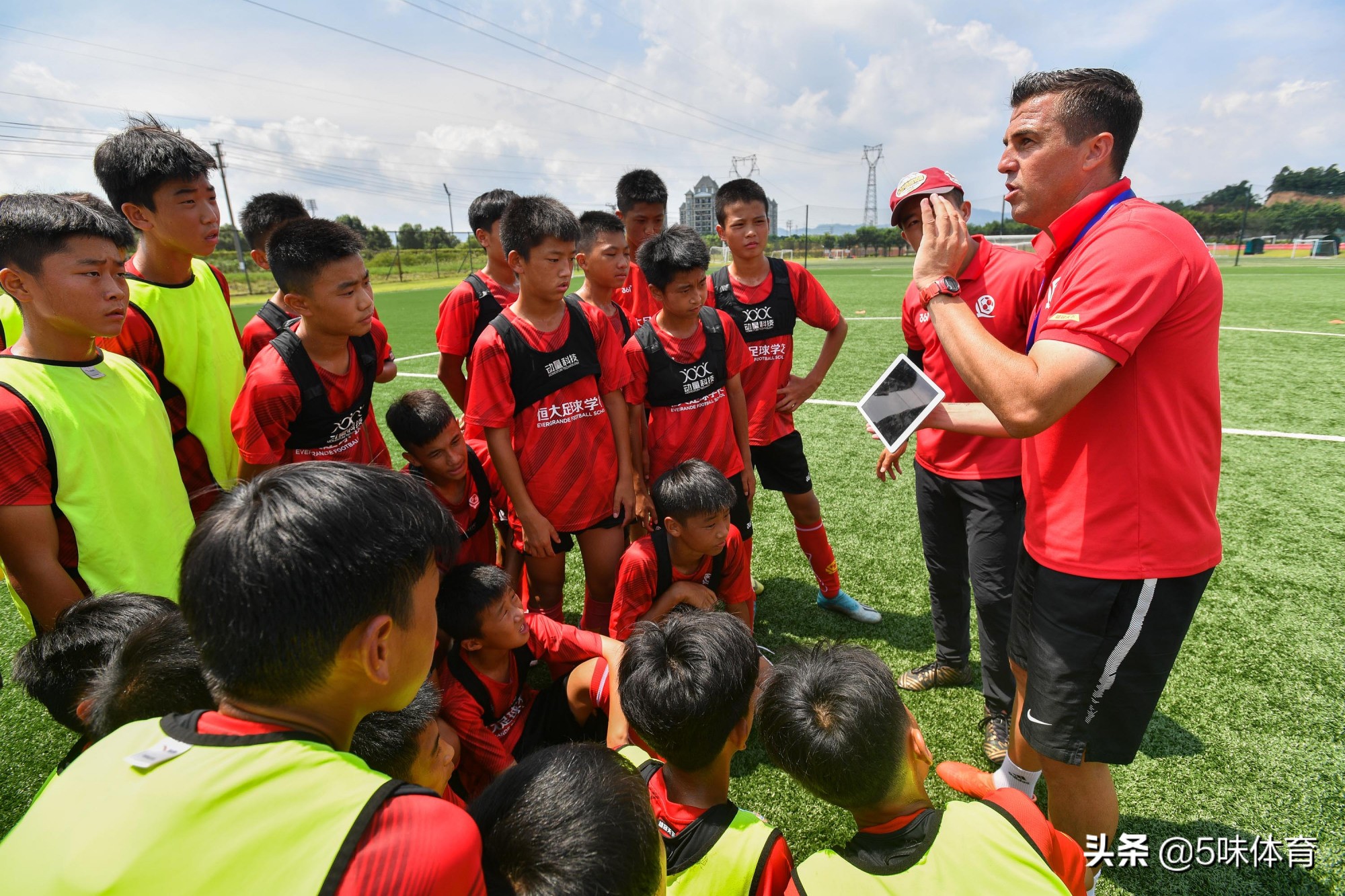 恒大足校8年耕耘,深耕教培8年