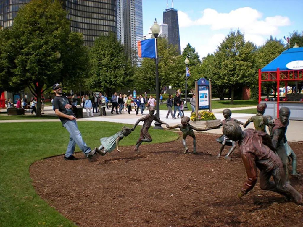 各种搞笑雕塑图片,爆笑的恶搞雕像图片