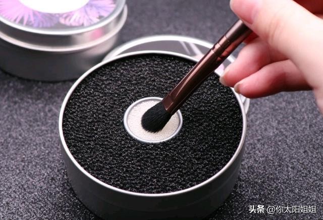如何判断美妆蛋卡粉,底妆卡粉浮粉怎么办用化妆刷