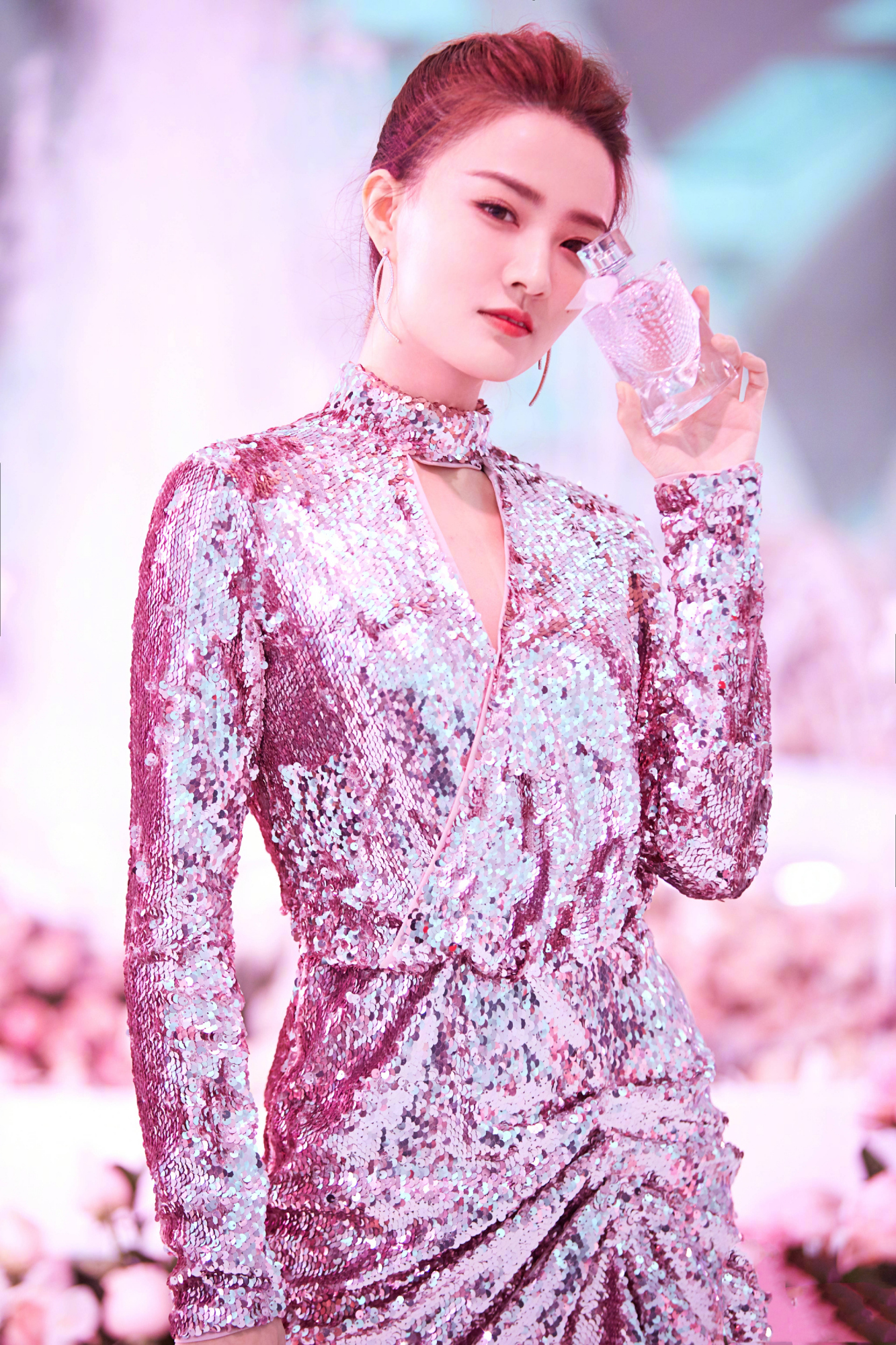 徐璐戴的戒指项链是什么牌子的,徐璐佩戴什么样的耳饰