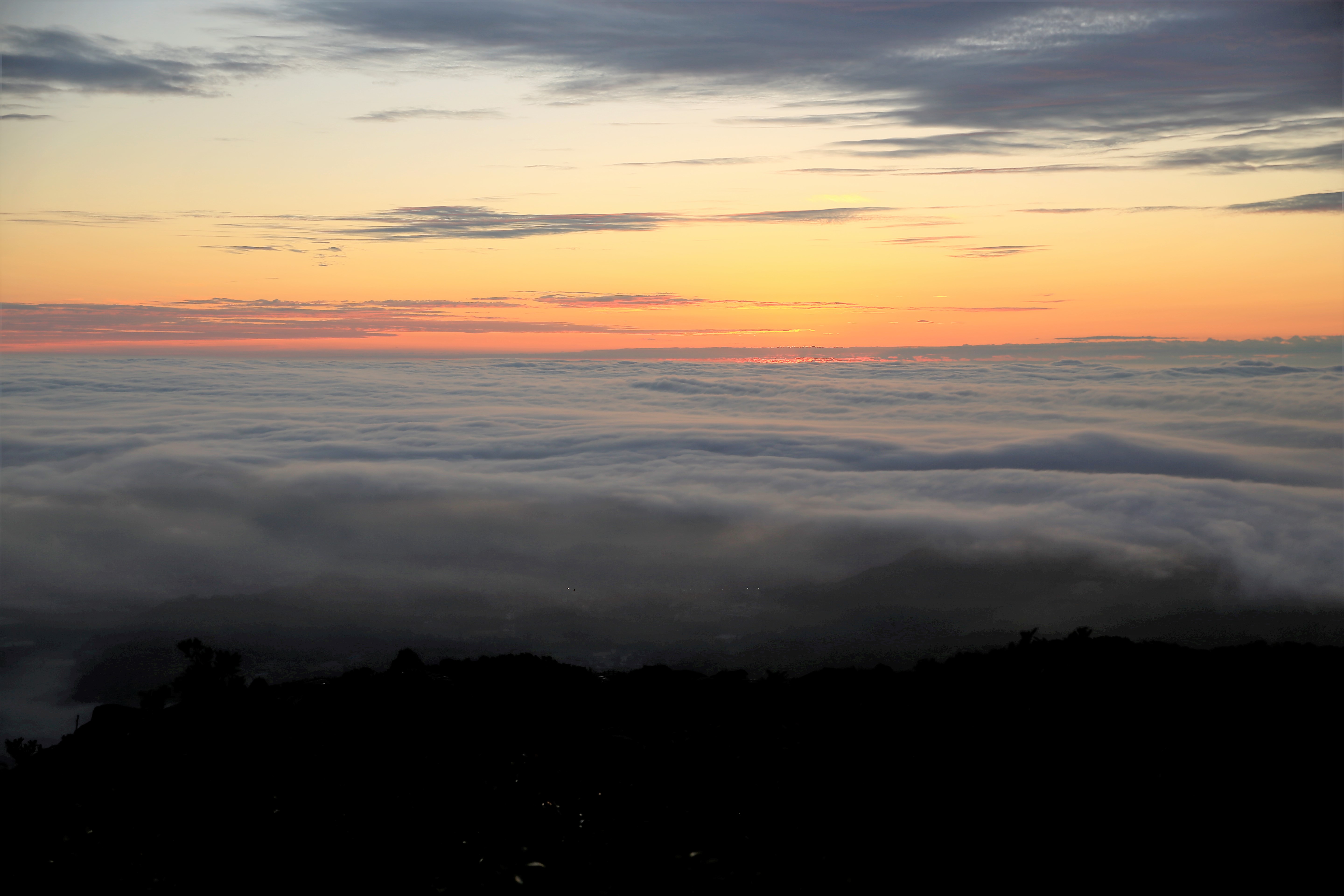 太姥山山顶日出,雨中的太姥山云雾缭绕