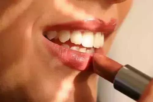 平价口红涂了会中毒吗,伊蒂之屋口红怎么样