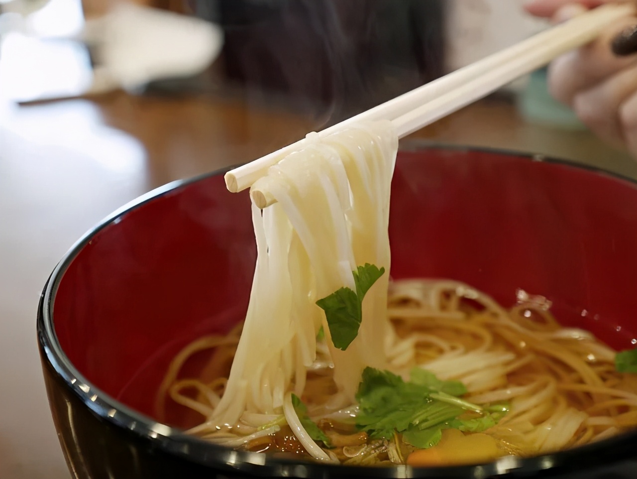 她是日本平安时代第一美人，家乡的火车和大米都以她的名字命名