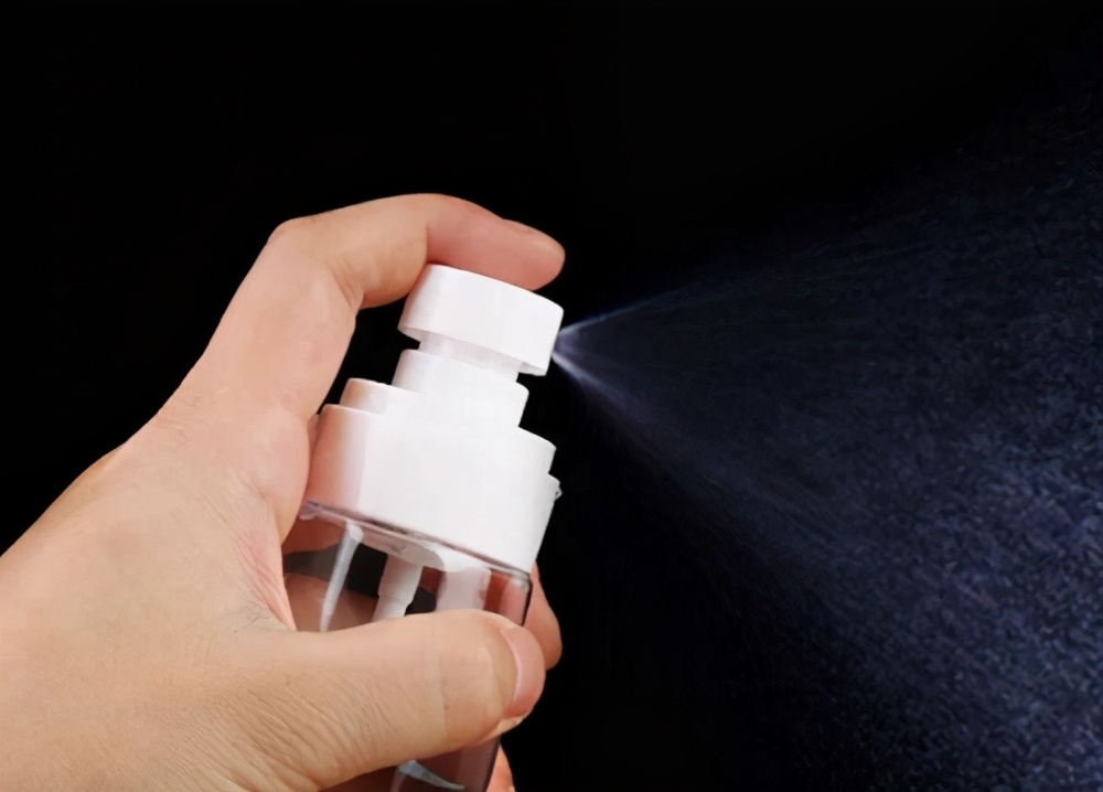 狗狗身上有皮屑斑秃怎么回事,狗狗身上有皮屑怎么治疗