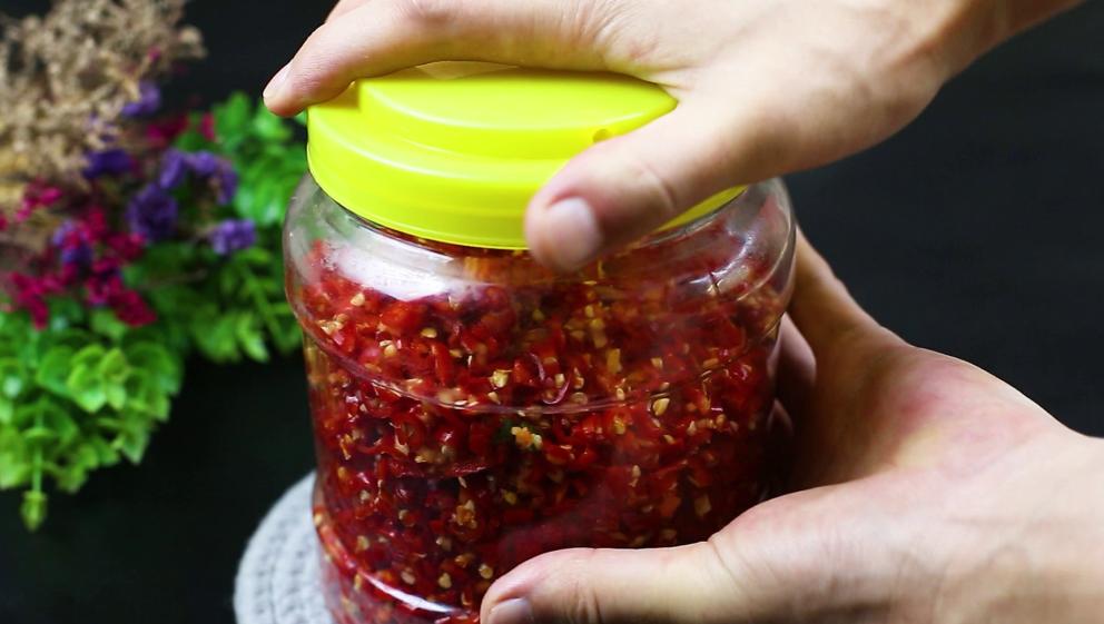 广东大厨后厨用的剁辣椒的做法,怎样做剁辣椒不要那么酸