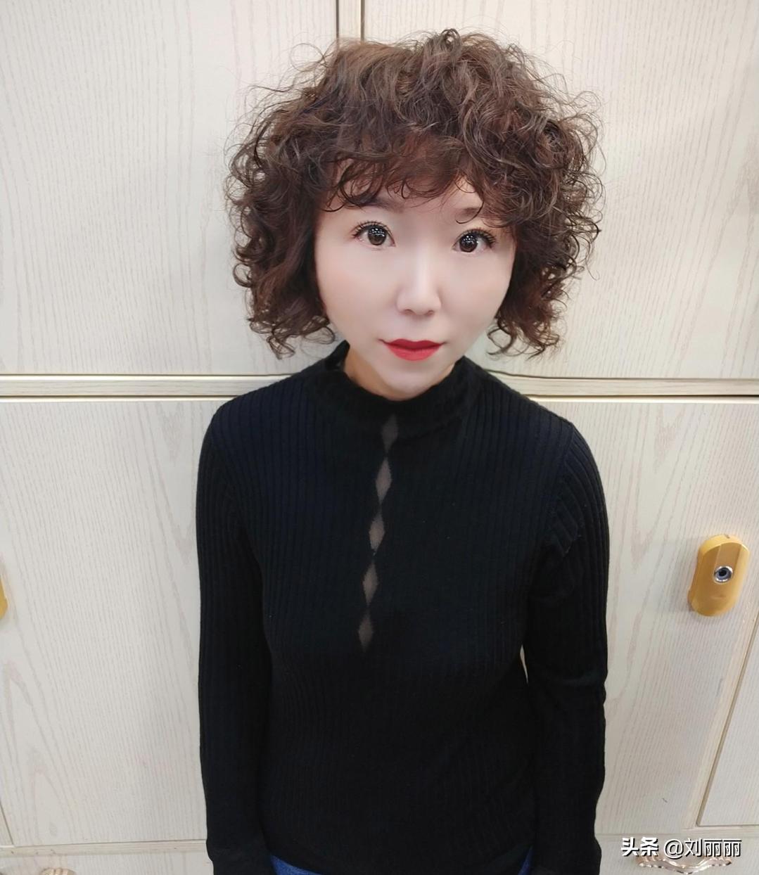 中年女发量少烫什么卷好看,40岁女人头发少烫什么卷好看洋气