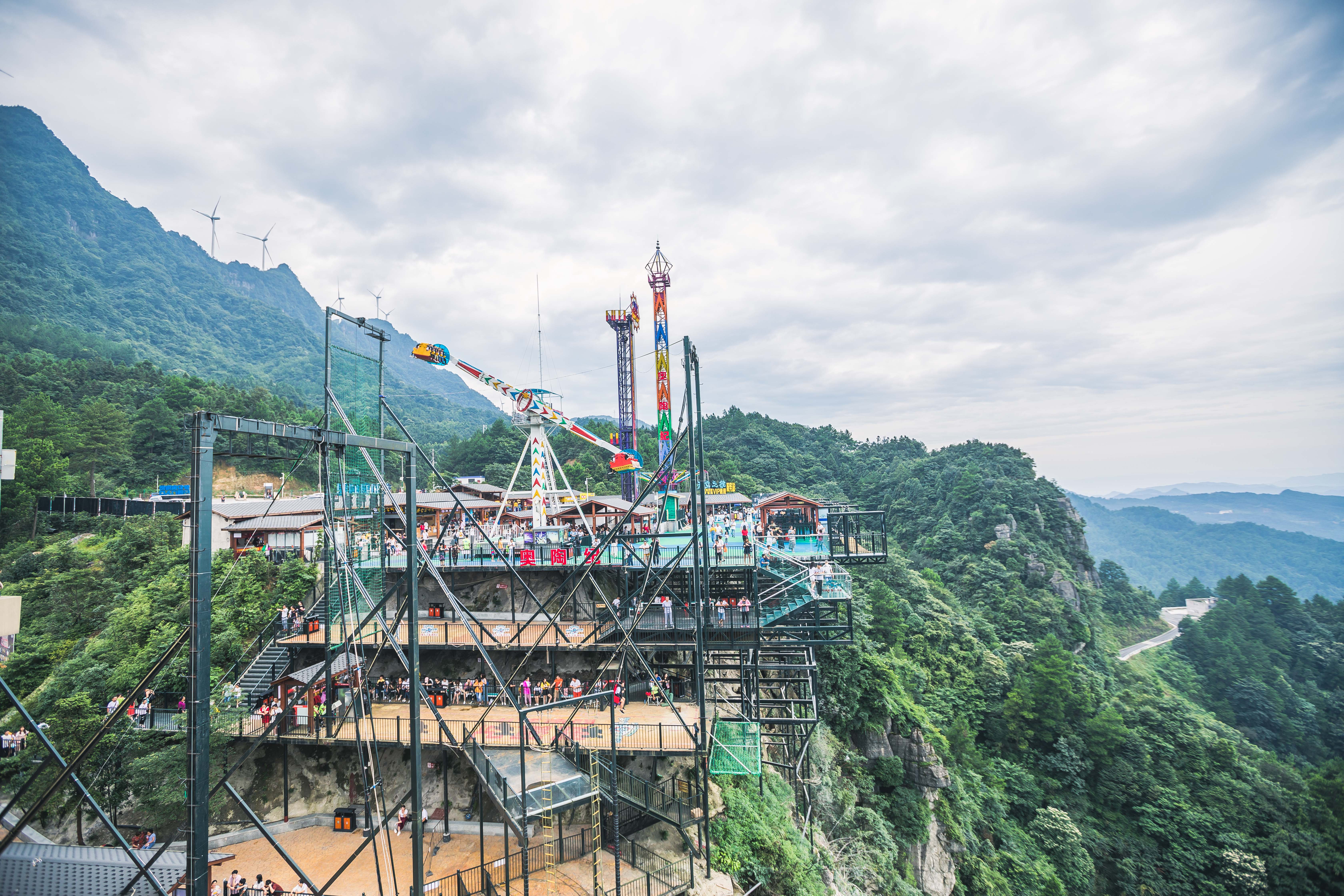 第一次去重庆奥陶纪应该怎样玩？真如抖音上那么刺激？亲自试试吧