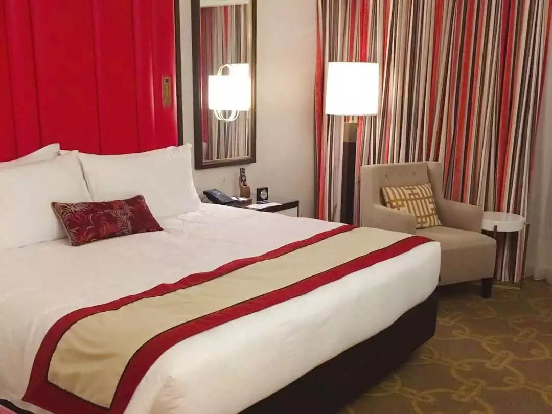 香港澳门哪个更好,香港澳门好申请吗