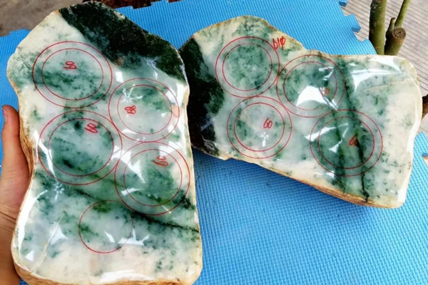 木那翡翠原石切开,这块翡翠原石能切出什么