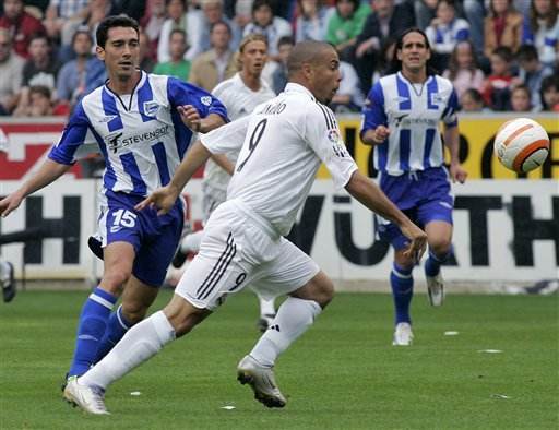 天体解说员认为，自从莫伦特斯给罗纳尔多让位起，皇马的道路走偏