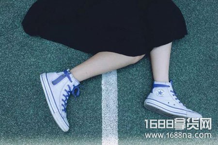 匡威下雨天可以踩水吗匡威泡水脱胶了怎么办