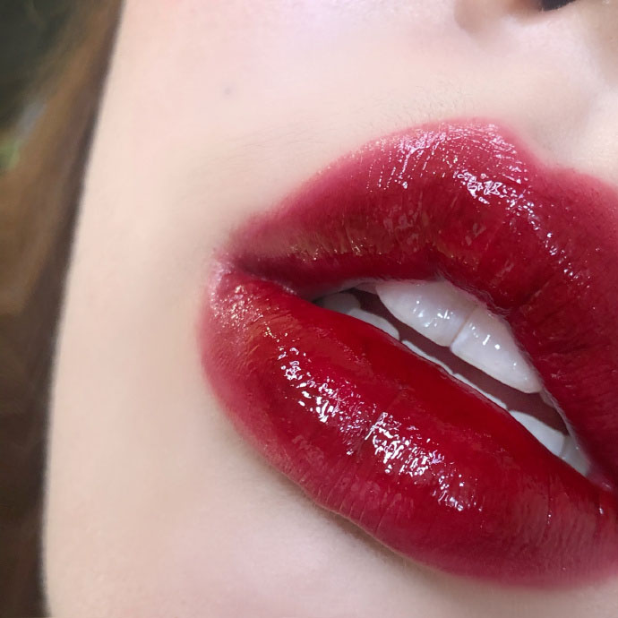 阿玛尼黑化唇釉,阿玛尼405和迪奥999哑光哪支更好