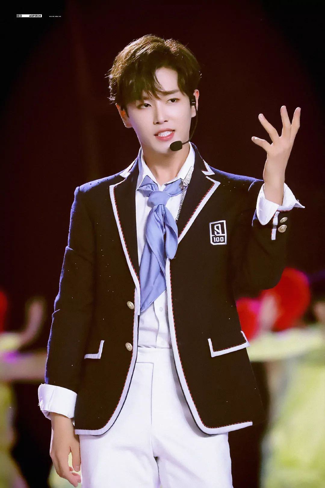 王一博李汶翰说悄悄话,李汶翰王一博一个团的吗