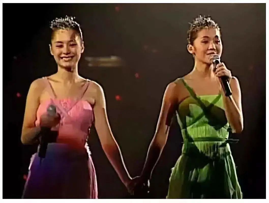 阿娇回乡完整视频,阿娇给自己颜值打80分