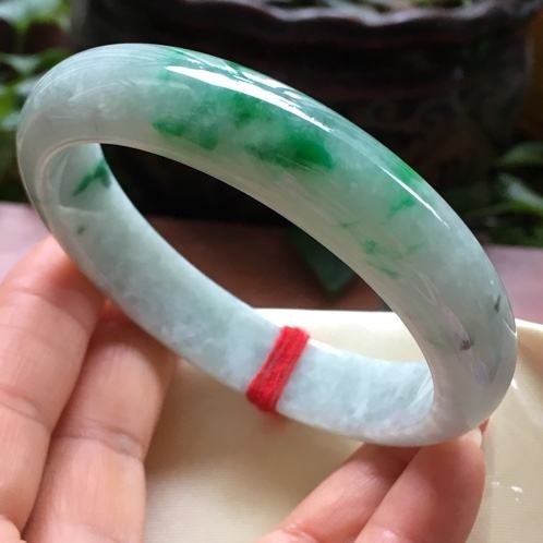 豆种飘花翡翠属于什么档次,豆种翡翠和糯种翡翠的区别