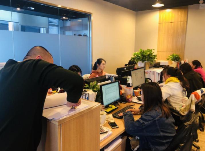 学生刚适应“996”工作制，却又迎来“715”，毕业生叫苦连天