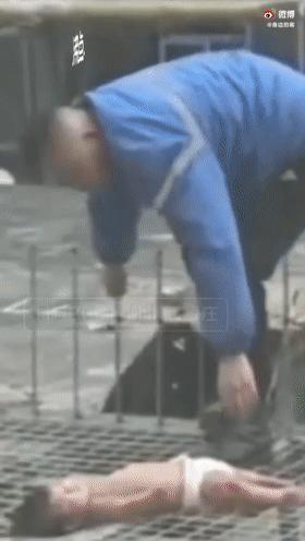 女婴坠楼后续怎么处理,坠楼女婴父亲回应拒绝治疗