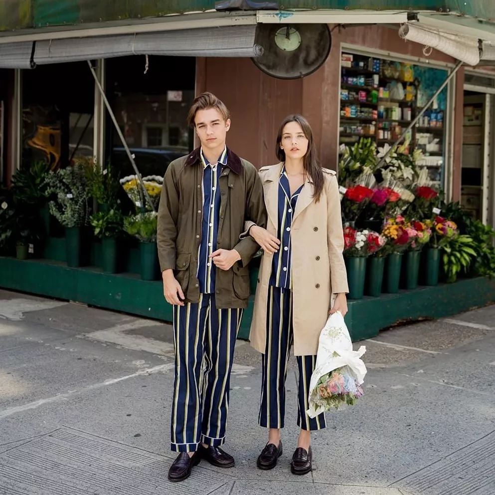 即使不出门也要穿出睡衣的别致,穿睡衣成了一种时尚