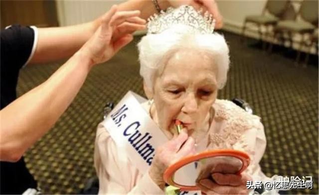 泰国美艳“人妖”，30岁后快速衰老，没有工作的她们该如何生活？