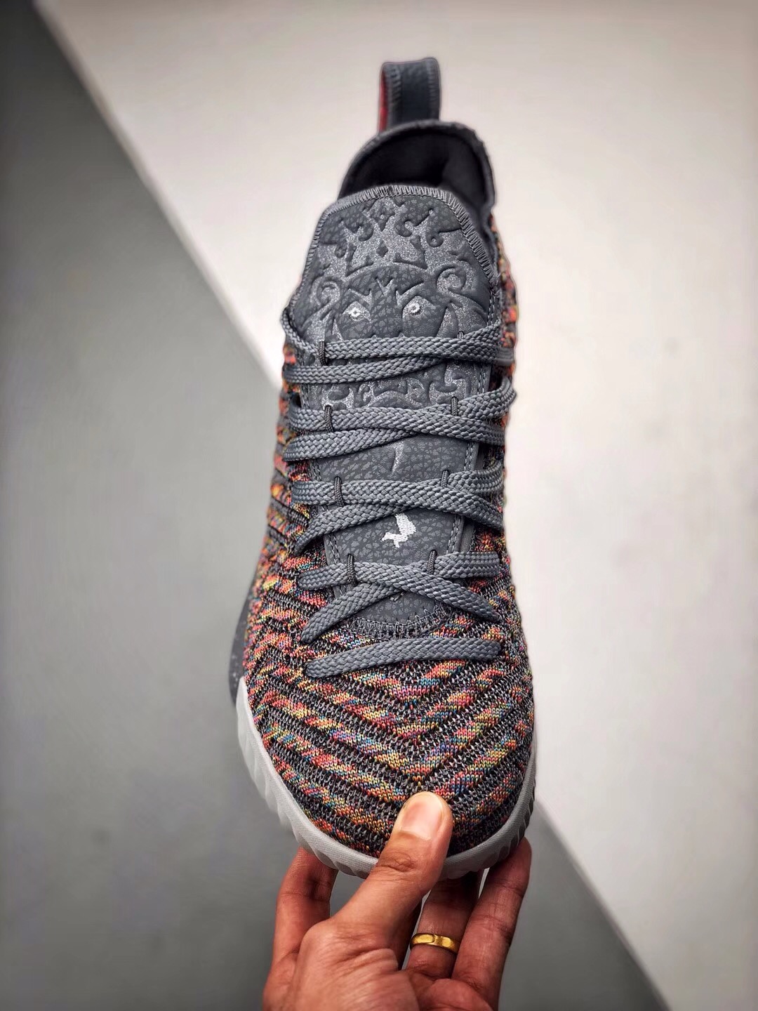 阿迪达斯龙鳞E5,阿迪贝壳头vs耐克aj