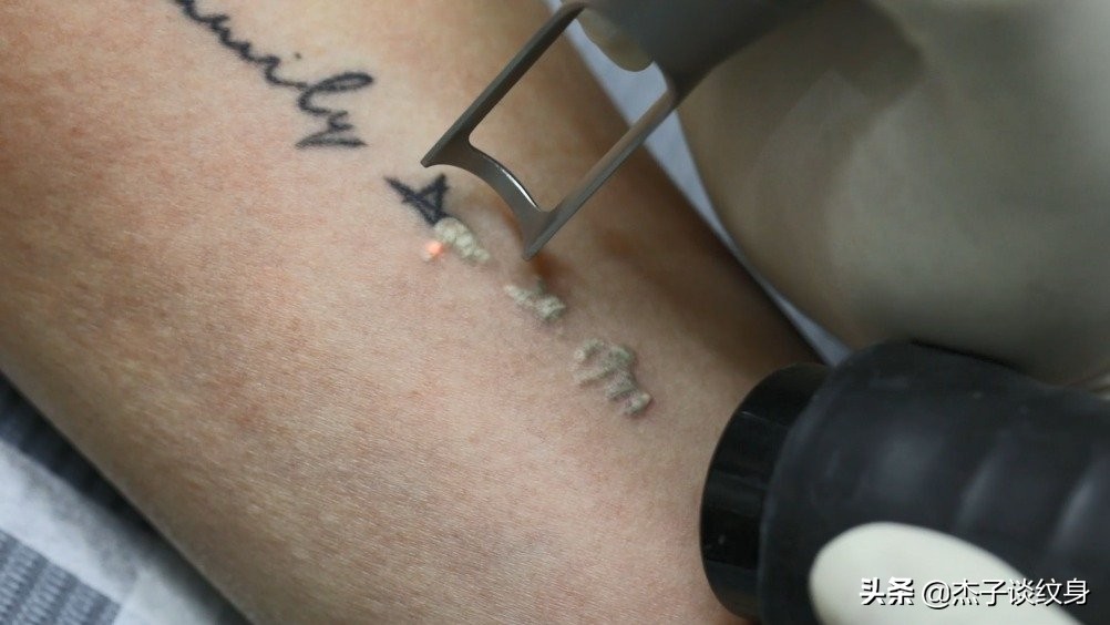 在哪里洗纹身最好,洗纹身液可以把纹身洗掉吗