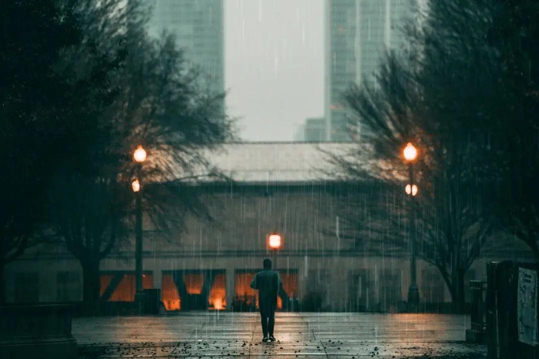 瓢泼大雨英文怎么说,滂沱大雨用英语怎么说