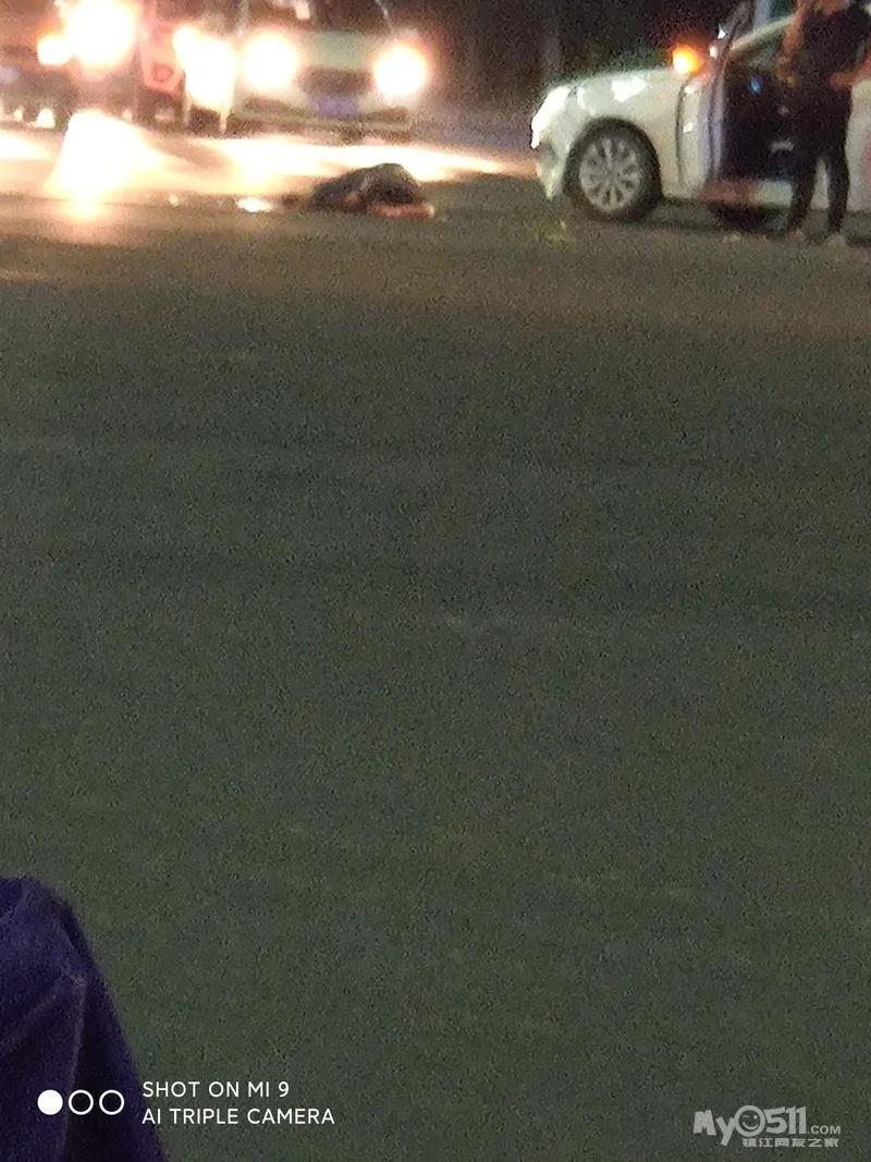 江苏两车相撞4人当场被撞飞,江苏三车相撞一人当场死亡