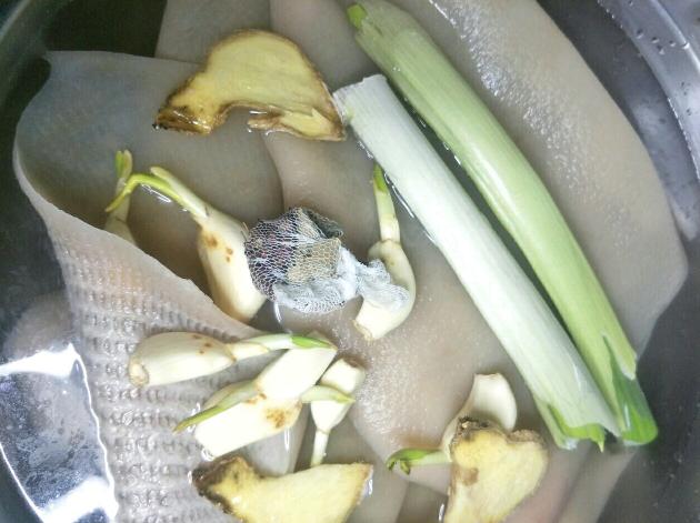 做猪皮冻正确方法,做猪皮冻全过程