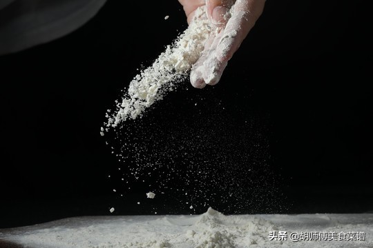 生粉和淀粉炒菜时有什么区别,做菜所用的生粉和淀粉有什么区别