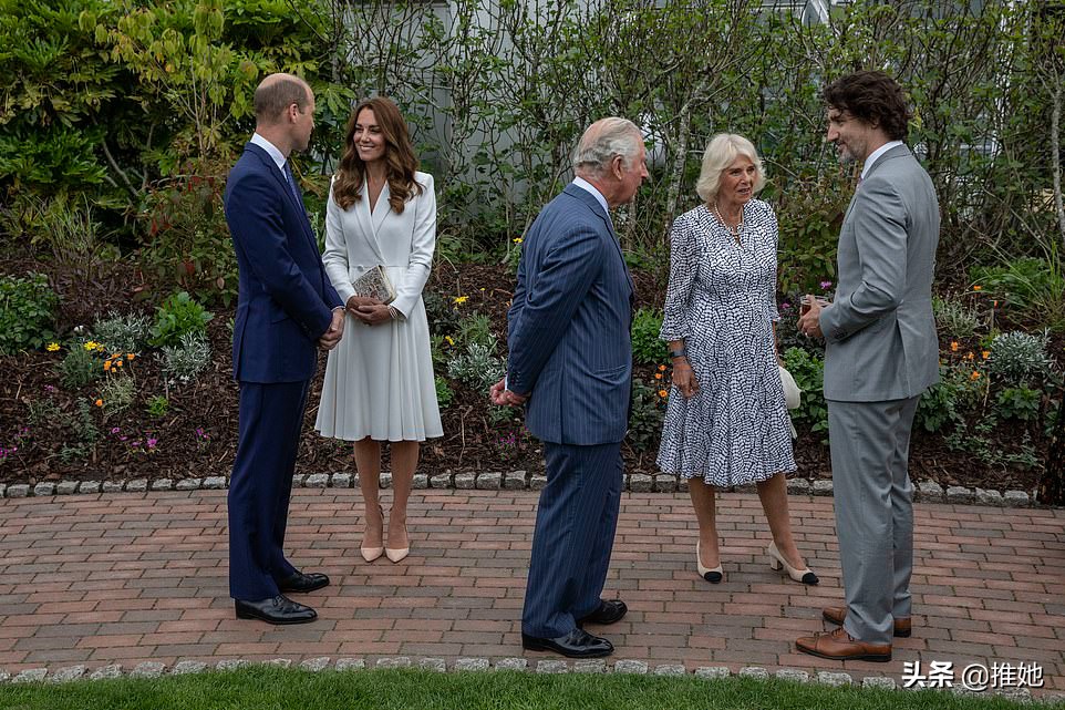 七国峰会女王着装,七国峰会英女王会见各国政要视频