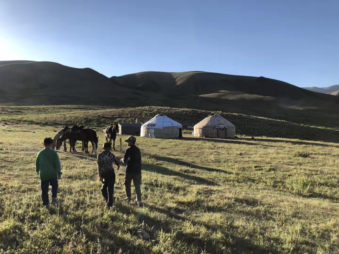 少年骑马去越野，自驾15天横穿小国家，硬核车手爸爸还输了