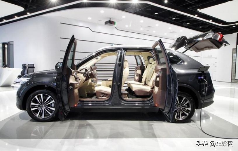 为什么劳斯莱斯车门里配一把雨伞,劳斯莱斯车门里的伞不会臭吗