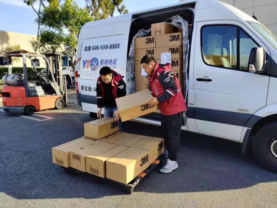 暖心！阿里巴巴全球买手团带着口罩、护目镜、防护服来了