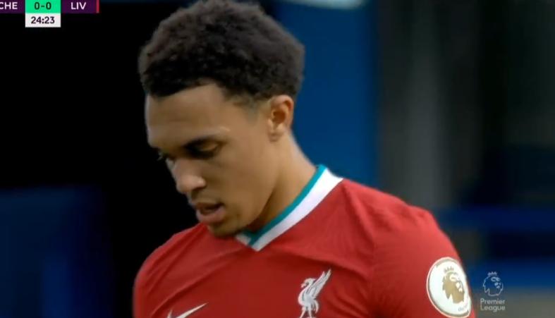 英超重大改判！切尔西大将拉人犯规，由染黄变染红，利物浦获利好