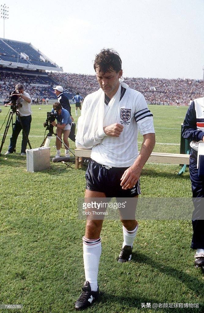 武磊肩伤面对两难选择，学萨拉赫竹篮打水，还是凯撒大帝名垂青史