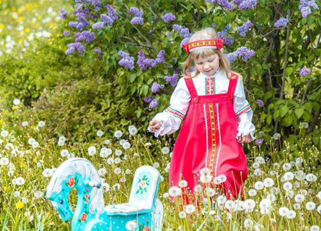 13岁女生扫雪冻伤手指险截肢,13岁女生扫雪手变黑险遭截肢