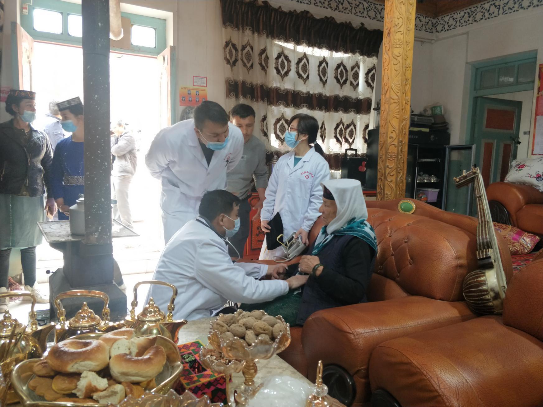 *党**员医生实干在高原：援建起*疆新**阿克陶县神经内科