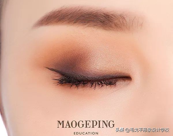 如何画眼妆才能有神又自然,娇邦电眼双头眼妆组合